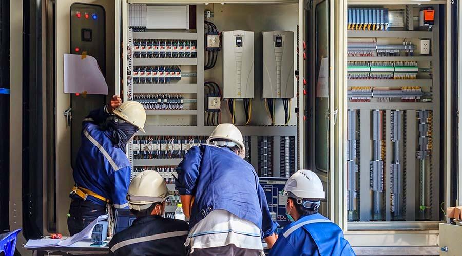Read more about the article Prospek dan Tantangan Industri Kontraktor Mekanikal Elektrikal di Indonesia