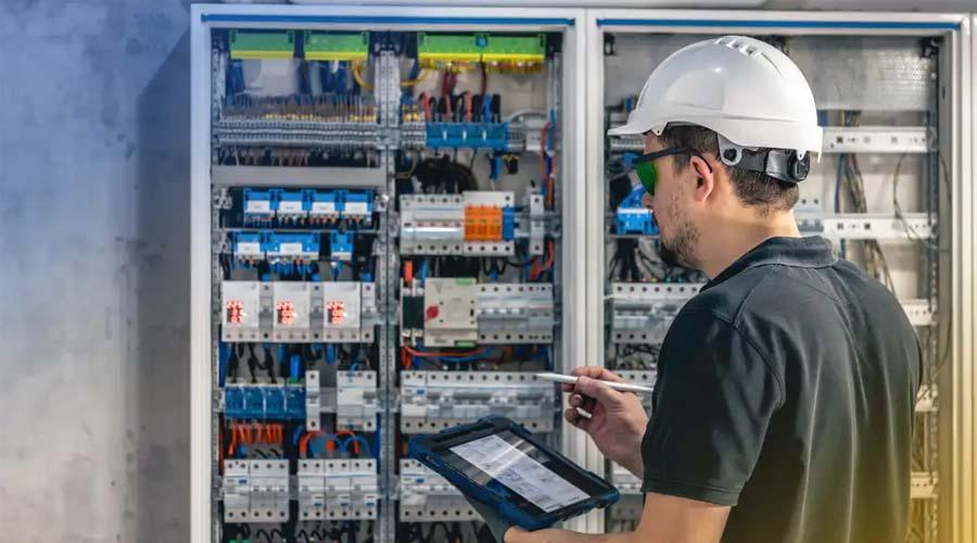 You are currently viewing Fungsi, Cara Kerja, dan Topologi Lengkap Sistem UPS