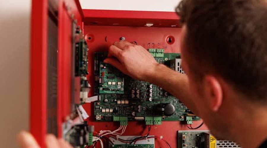 You are currently viewing Komponen, Jenis Detektor, dan Cara Kerja Sistem Fire Alarm